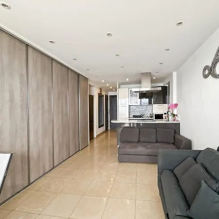 Front De Appartement Antibes